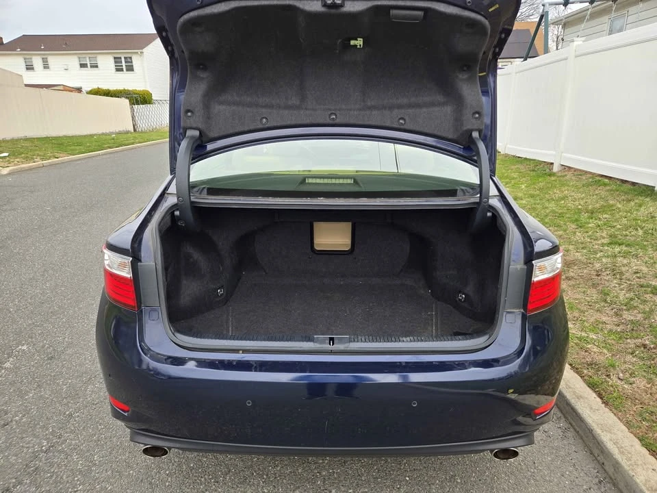2014 Lexus ES 6th Gen - Image 8 of 19
