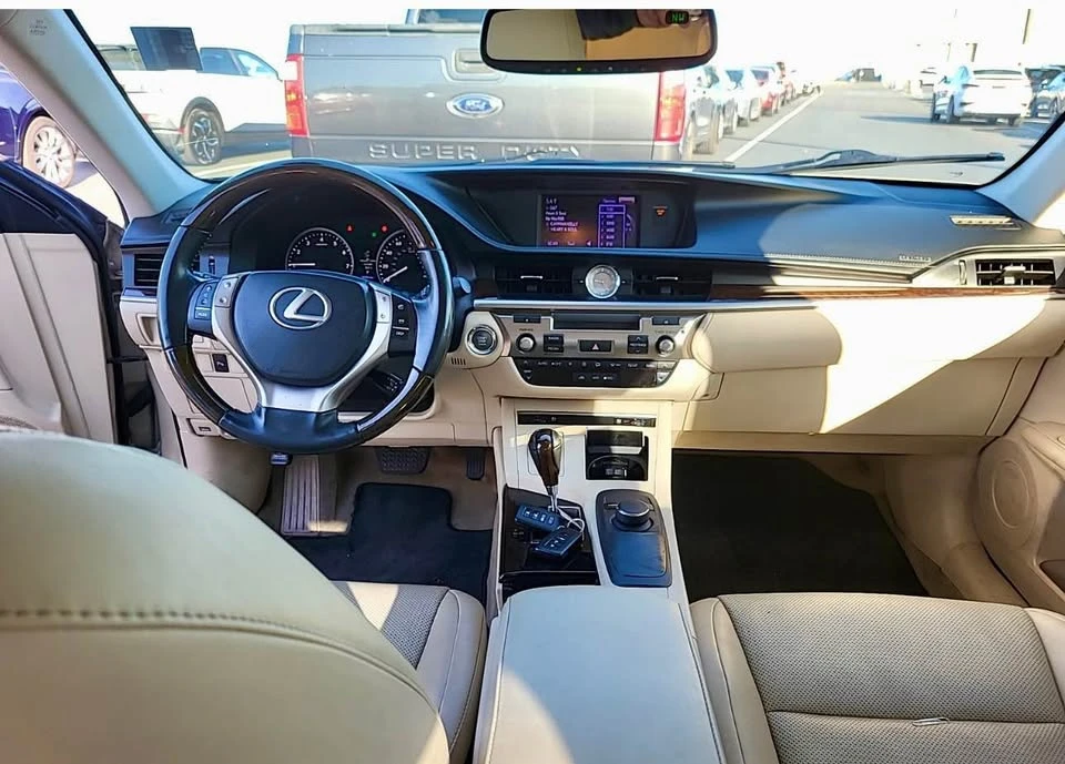 2014 Lexus ES 6th Gen - Image 3 of 8