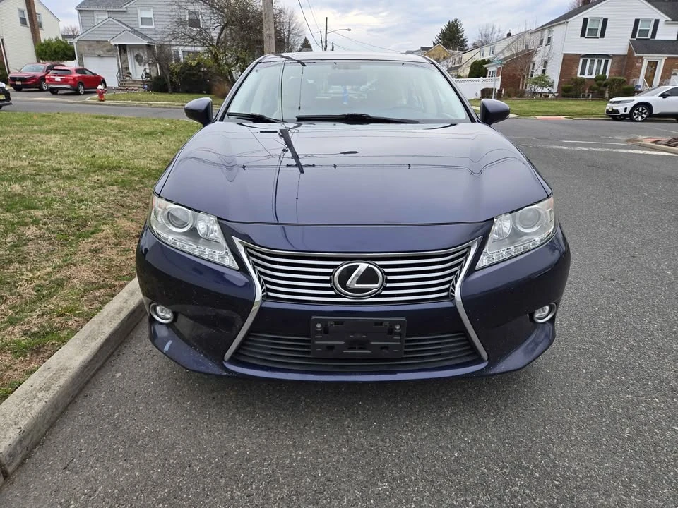 2014 Lexus ES 6th Gen - Image 12 of 19