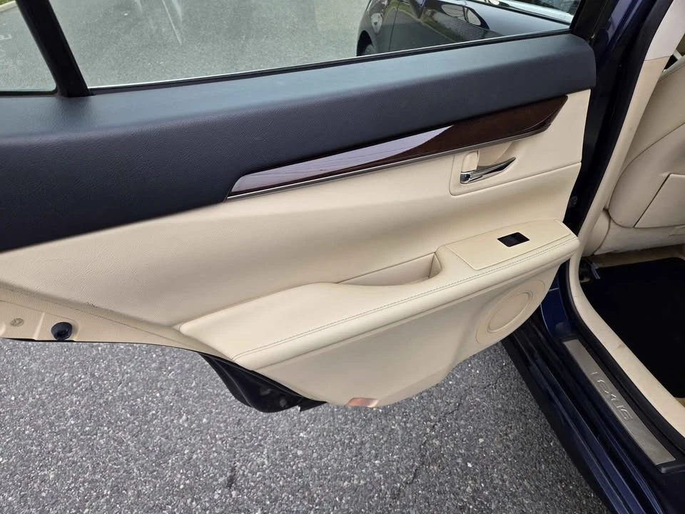 2014 Lexus ES 6th Gen - Image 6 of 19