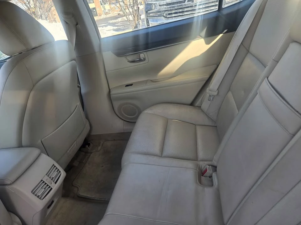 2014 Lexus ES 6th Gen - Image 16 of 18