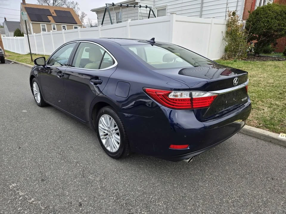 2014 Lexus ES 6th Gen - Image 2 of 19