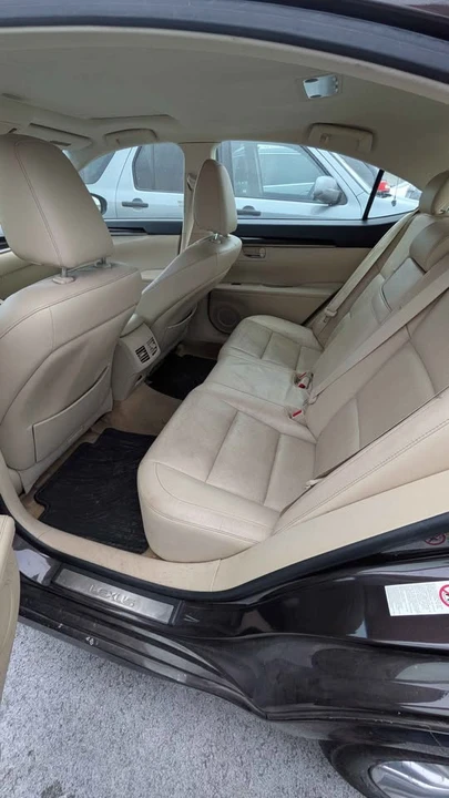 2014 Lexus ES 6th Gen - Image 8 of 13