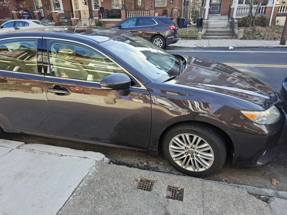 2014 Lexus ES 6th Gen - Image 4 of 13