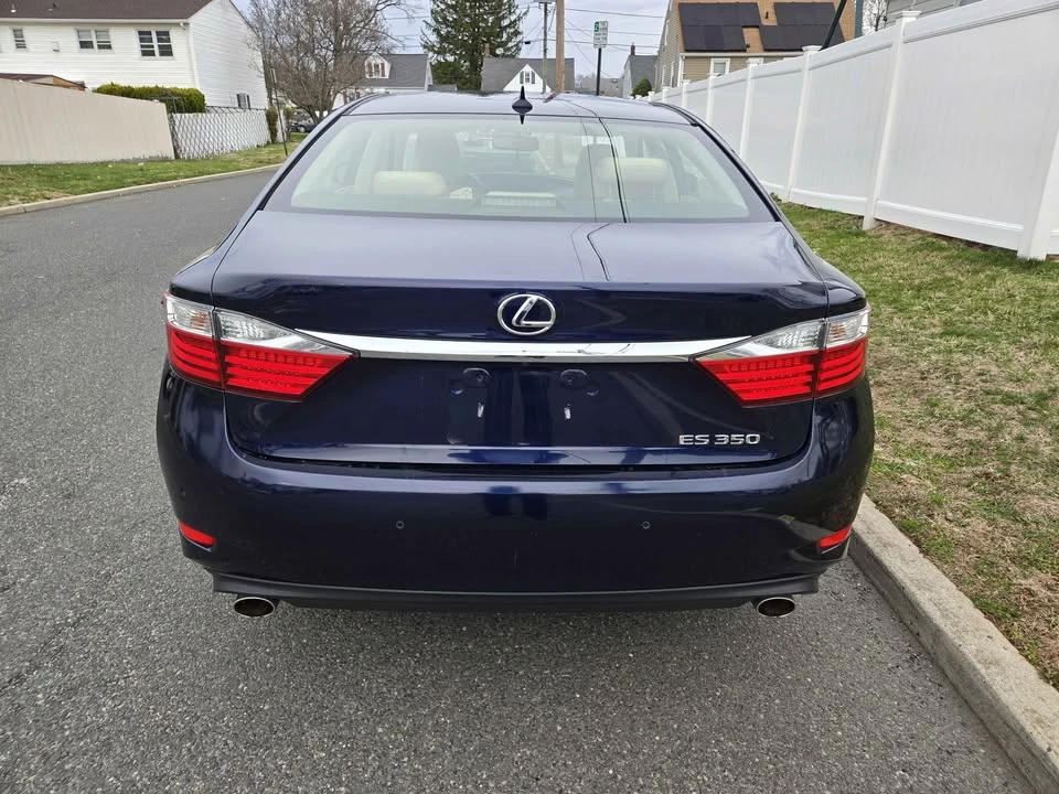 2014 Lexus ES 6th Gen - Image 7 of 19