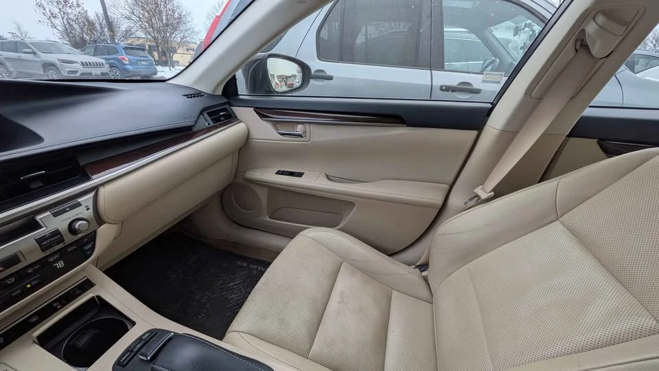 2014 Lexus ES 6th Gen - Image 9 of 13