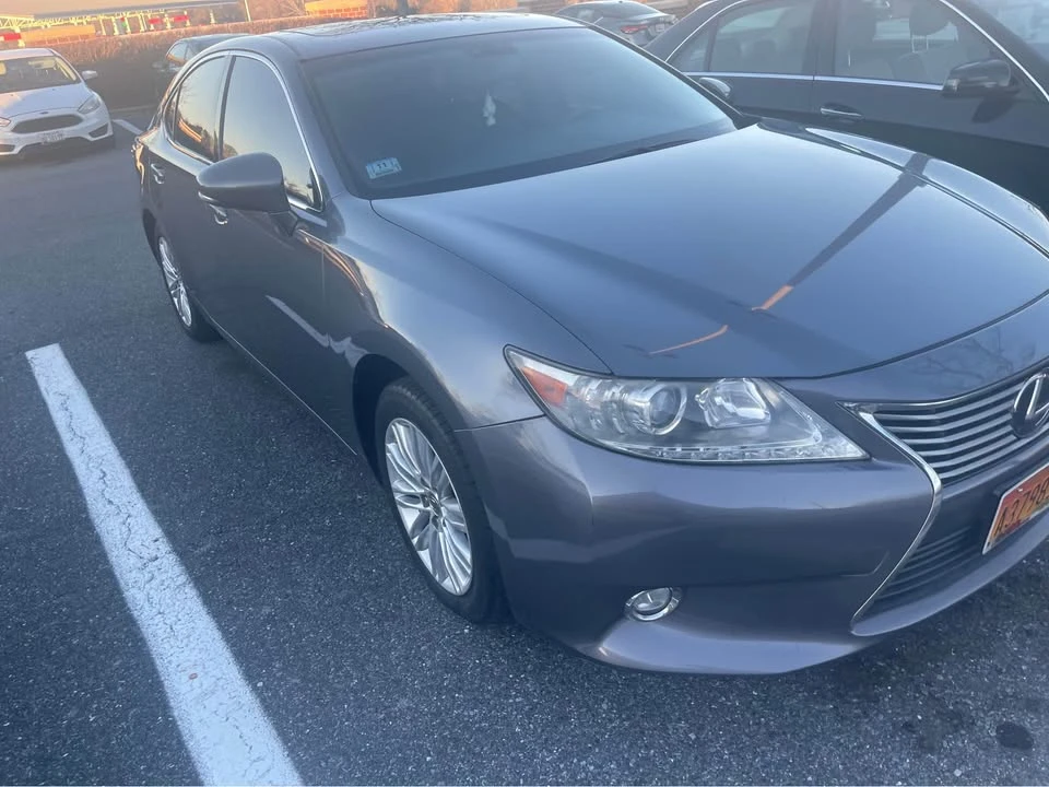 2014 Lexus ES 6th Gen - Image 4 of 5