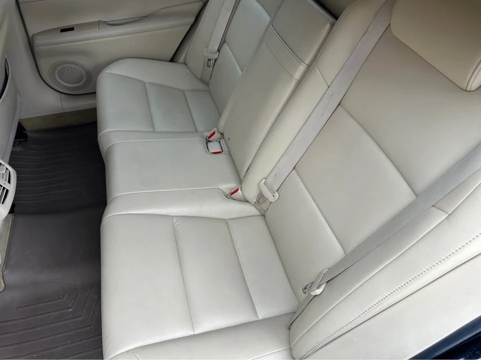 2014 Lexus ES 6th Gen - Image 11 of 14