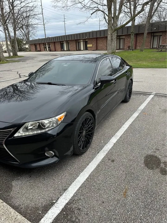 2014 Lexus ES 6th Gen - Image 4 of 14