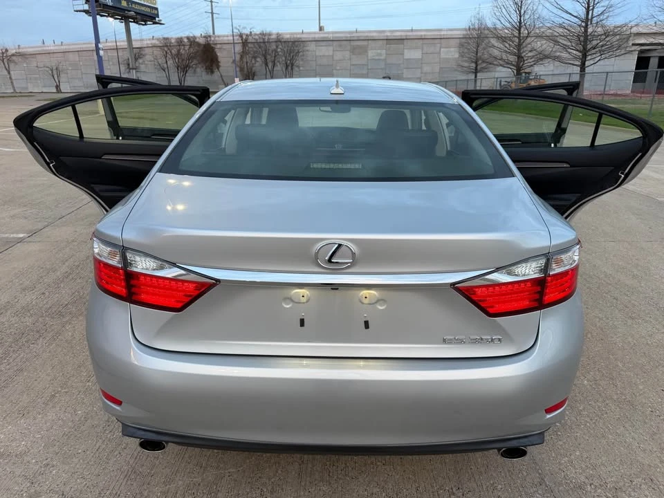 2014 Lexus ES 6th Gen - Image 6 of 16