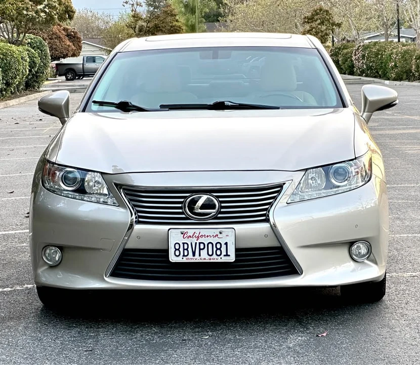 2014 Lexus ES 6th Gen - Image 2 of 20