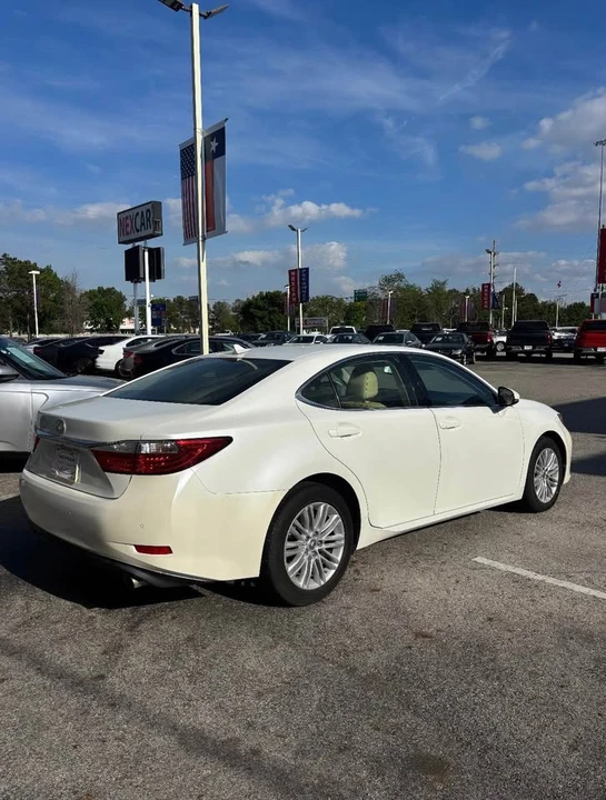 2014 Lexus ES 6th Gen - Image 3 of 9