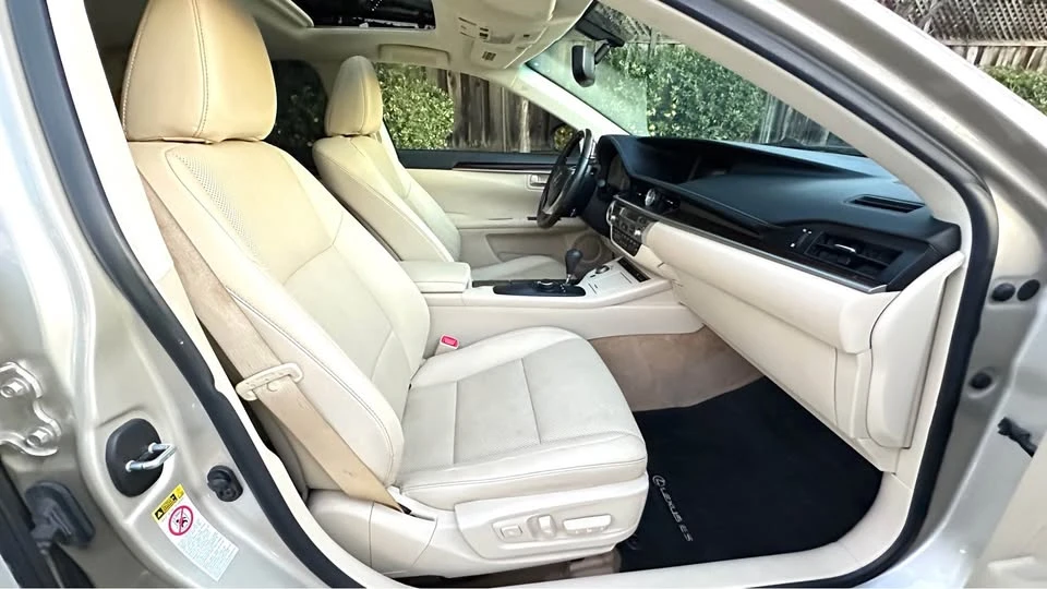 2014 Lexus ES 6th Gen - Image 17 of 20
