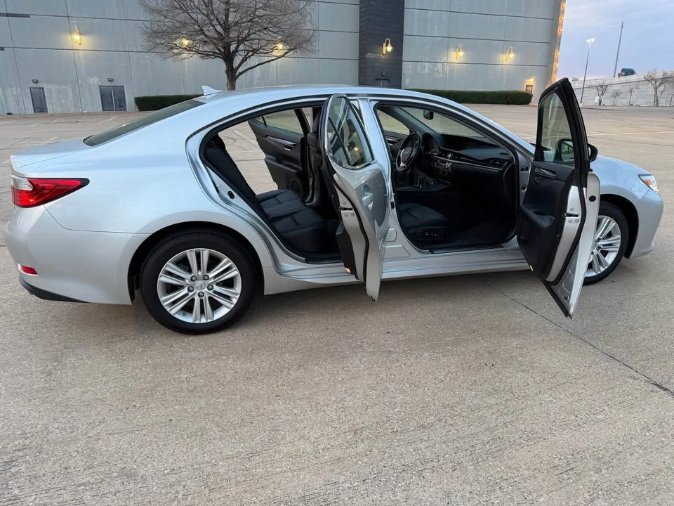 2014 Lexus ES 6th Gen - Image 7 of 16