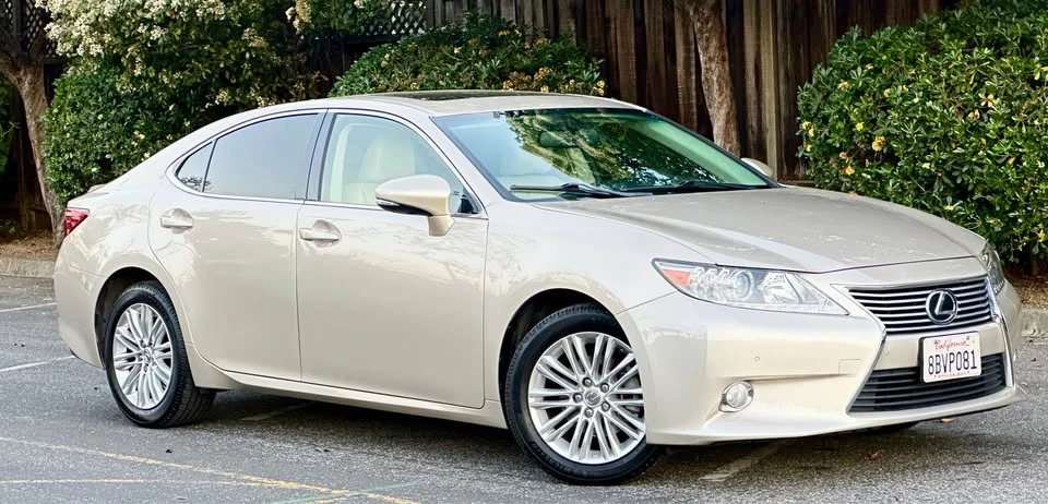 2014 Lexus ES 6th Gen - Image 5 of 20