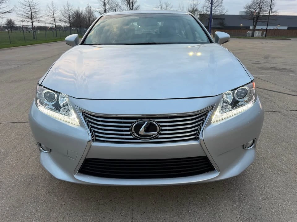 2014 Lexus ES 6th Gen - Image 4 of 16