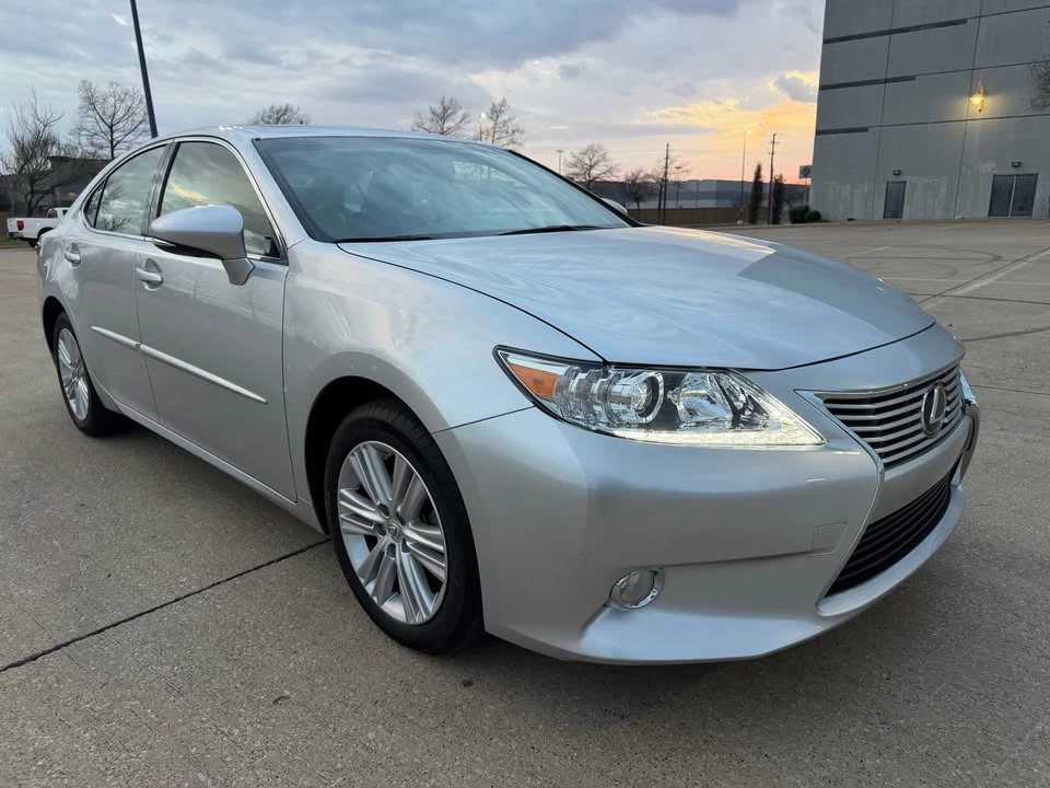2014 Lexus ES 6th Gen - Image 3 of 16