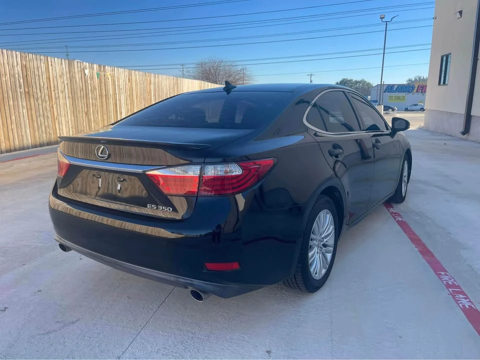 2014 Lexus ES 6th Gen - Image 4 of 15