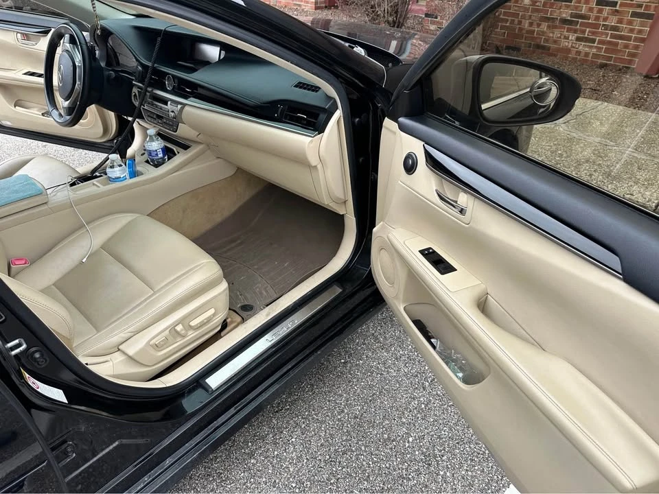 2014 Lexus ES 6th Gen - Image 9 of 14