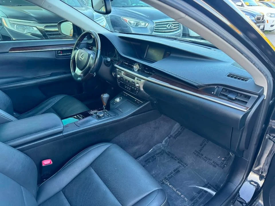 2014 Lexus ES 6th Gen - Image 16 of 19