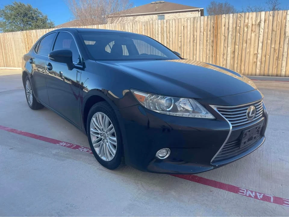 2014 Lexus ES 6th Gen - Image 6 of 15