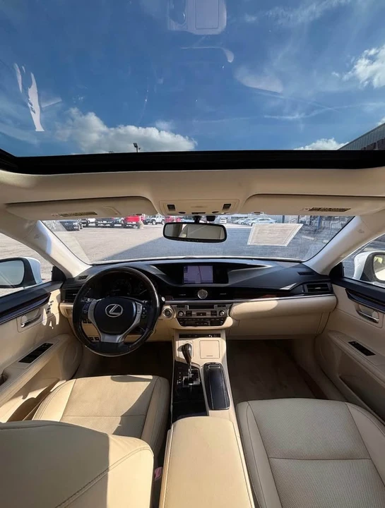 2014 Lexus ES 6th Gen - Image 7 of 9