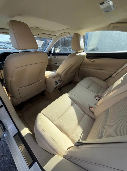 2014 Lexus ES 6th Gen - Image 6 of 9