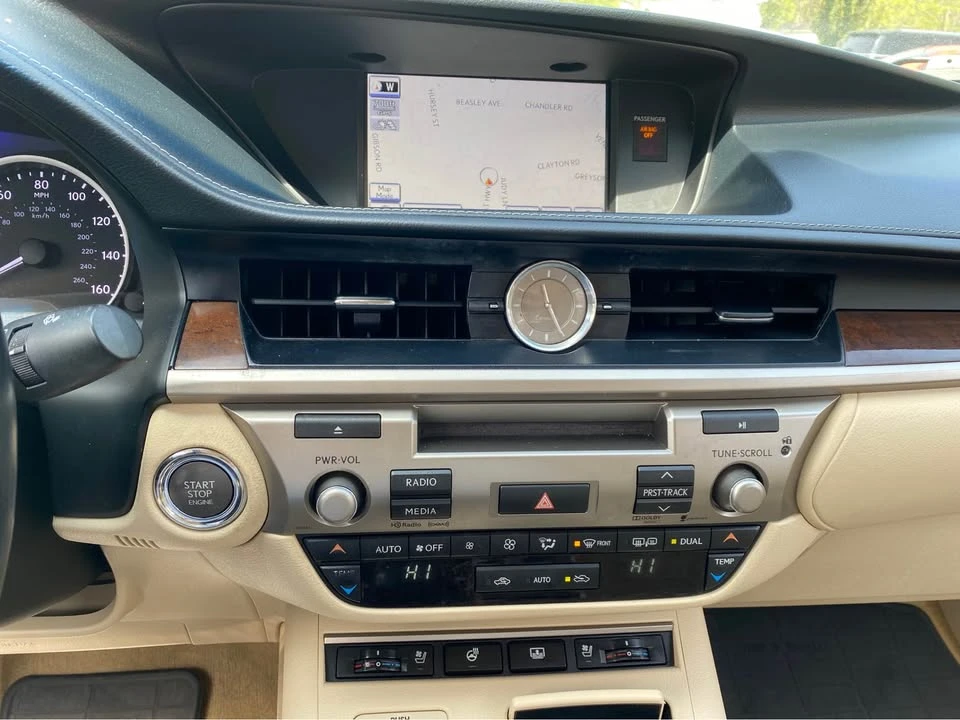 2014 Lexus ES 6th Gen - Image 14 of 20