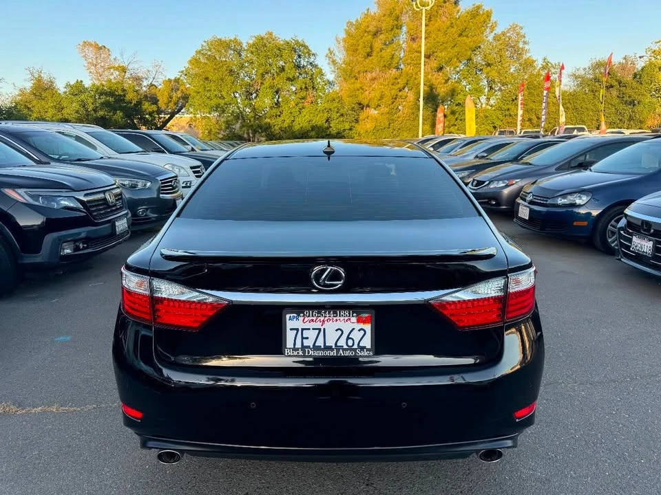 2014 Lexus ES 6th Gen - Image 5 of 19