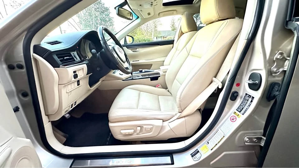 2014 Lexus ES 6th Gen - Image 16 of 20