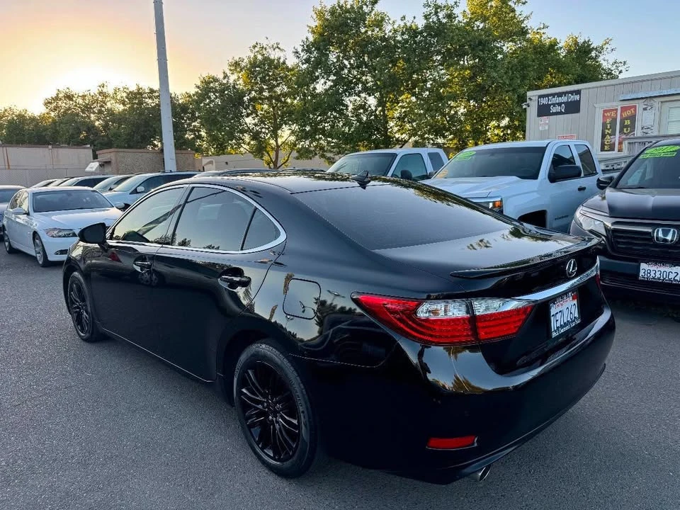 2014 Lexus ES 6th Gen - Image 6 of 19