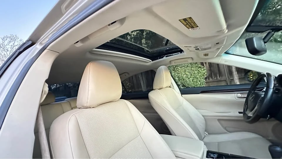 2014 Lexus ES 6th Gen - Image 19 of 20