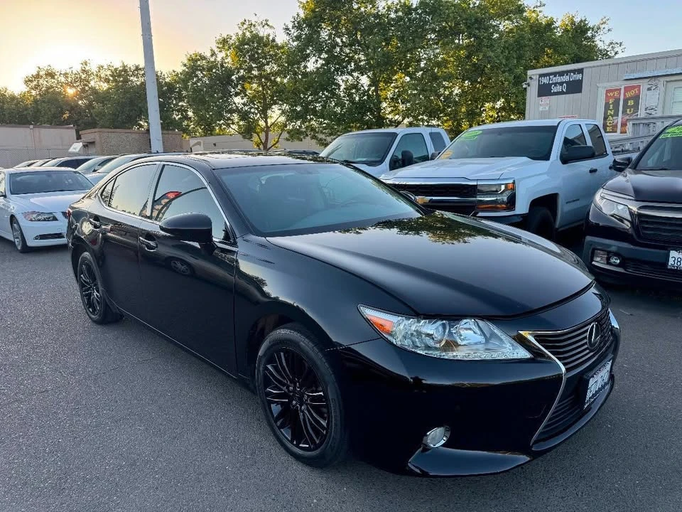 2014 Lexus ES 6th Gen - Image 3 of 19