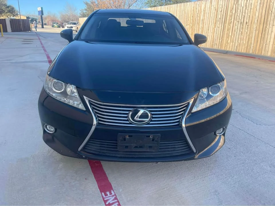 2014 Lexus ES 6th Gen - Image 7 of 15