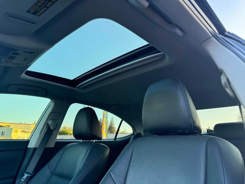 2014 Lexus ES 6th Gen - Image 11 of 19