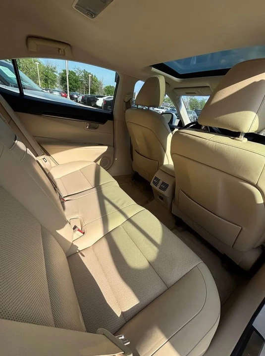2014 Lexus ES 6th Gen - Image 8 of 9