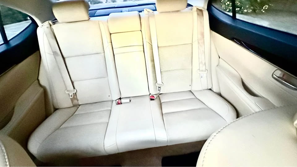 2014 Lexus ES 6th Gen - Image 15 of 20