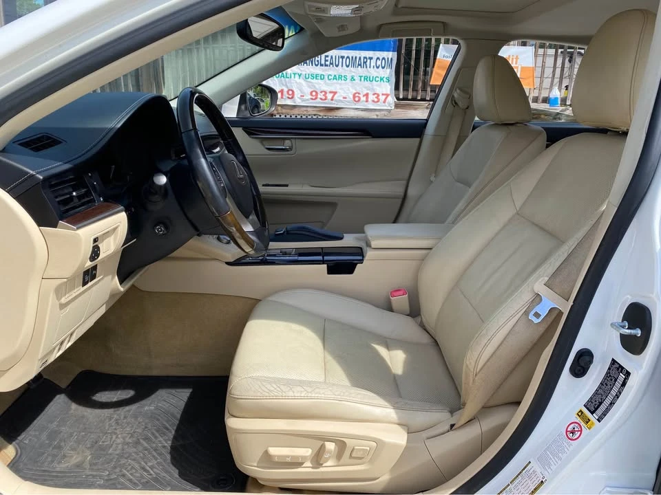 2014 Lexus ES 6th Gen - Image 11 of 20