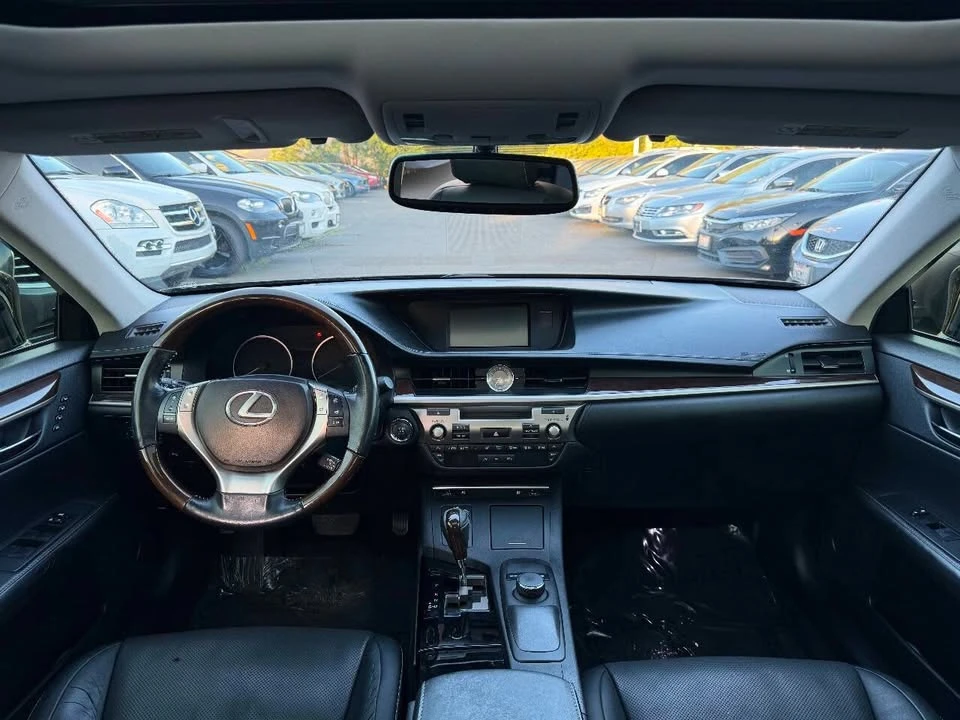 2014 Lexus ES 6th Gen - Image 14 of 19