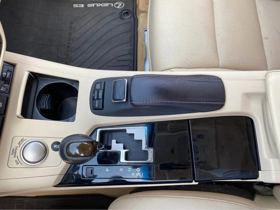 2014 Lexus ES 6th Gen - Image 13 of 20