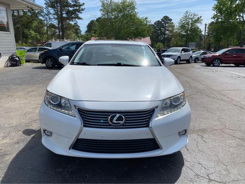 2014 Lexus ES 6th Gen - Image 2 of 20
