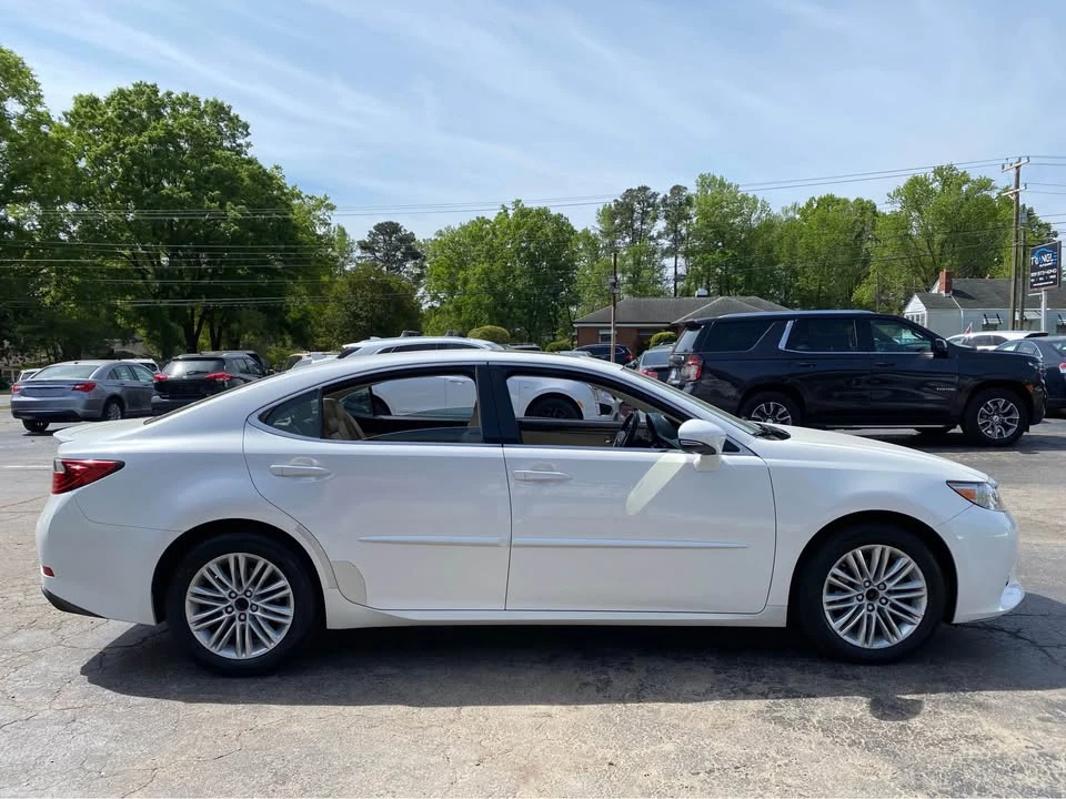 2014 Lexus ES 6th Gen - Image 4 of 20