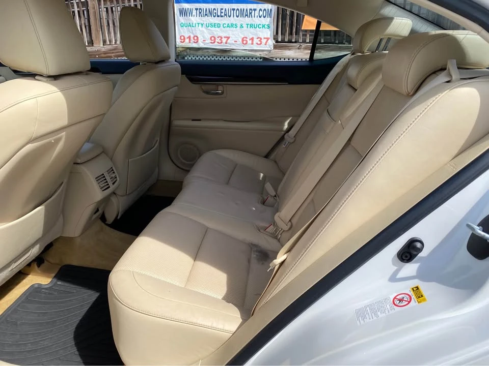 2014 Lexus ES 6th Gen - Image 9 of 20