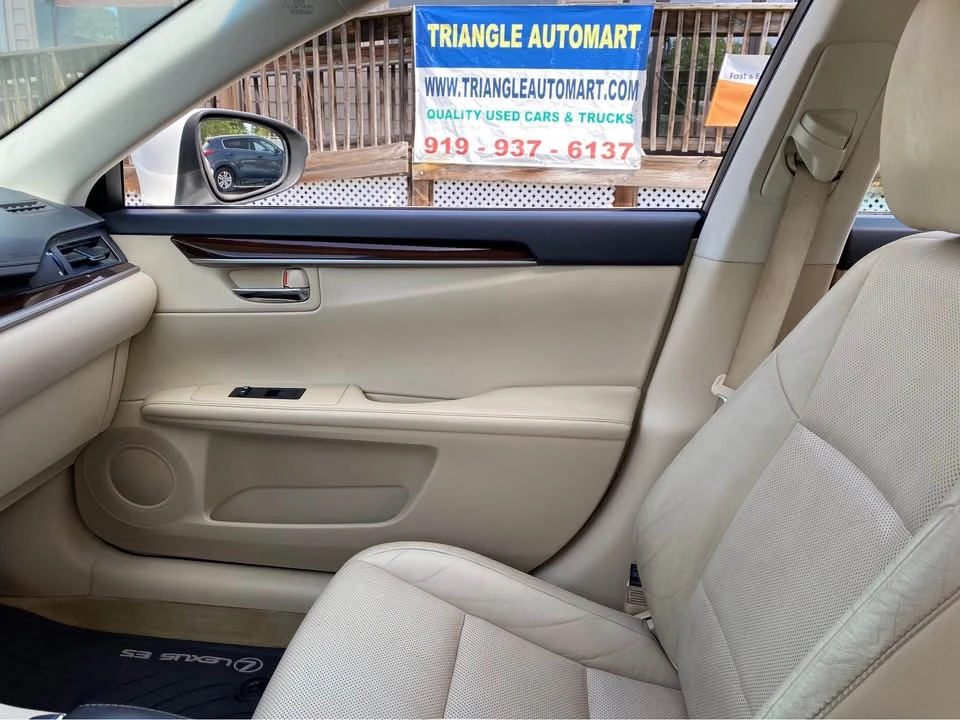 2014 Lexus ES 6th Gen - Image 12 of 20