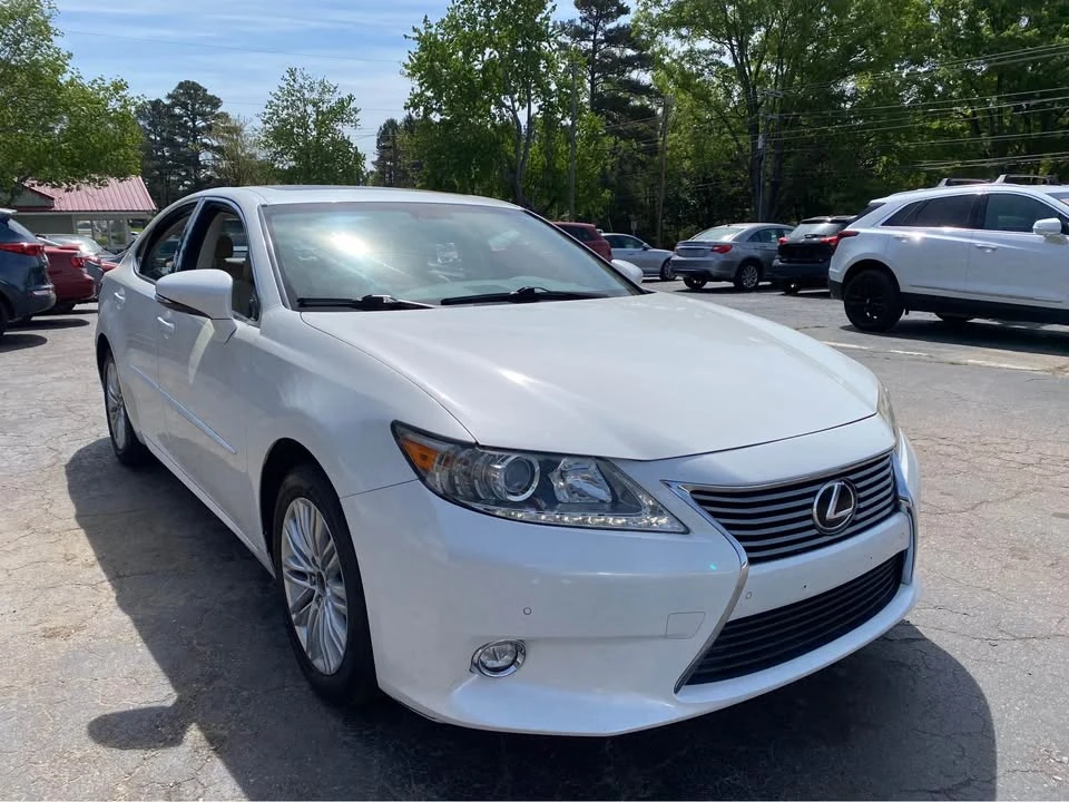 2014 Lexus ES 6th Gen - Image 3 of 20