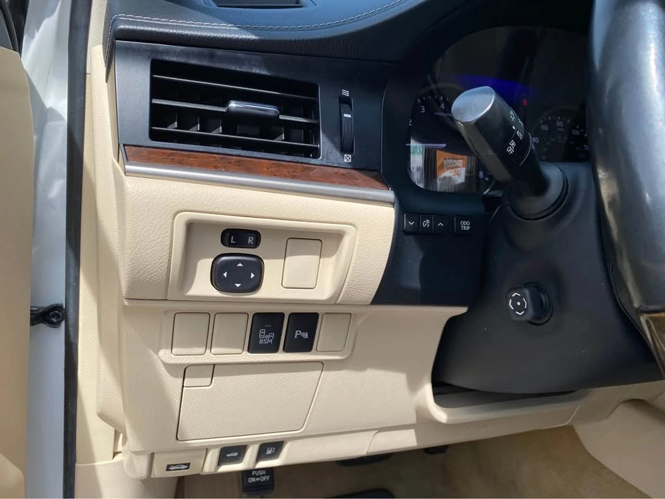 2014 Lexus ES 6th Gen - Image 18 of 20