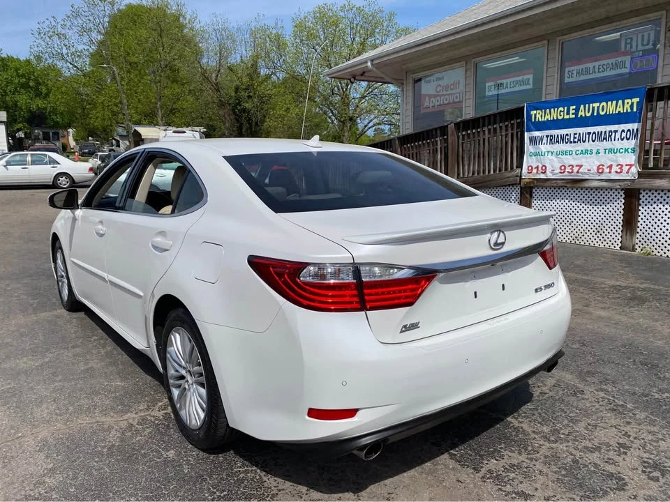 2014 Lexus ES 6th Gen - Image 8 of 20