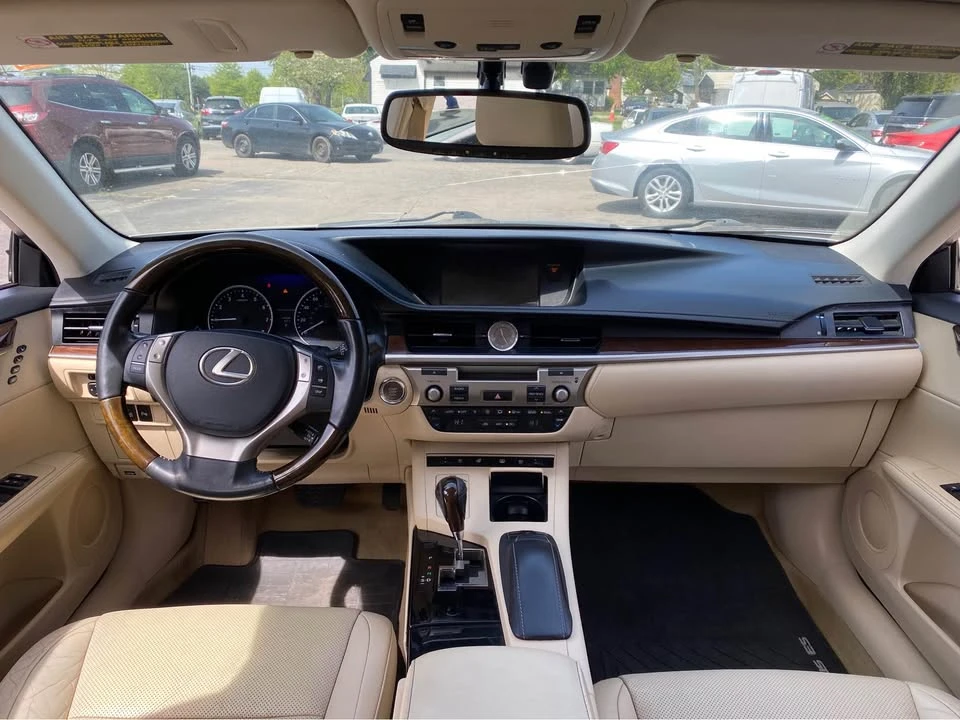 2014 Lexus ES 6th Gen - Image 10 of 20