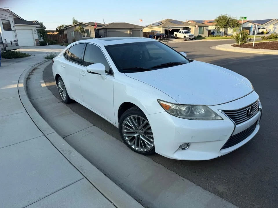 2014 Lexus ES 6th Gen - Image 4 of 4
