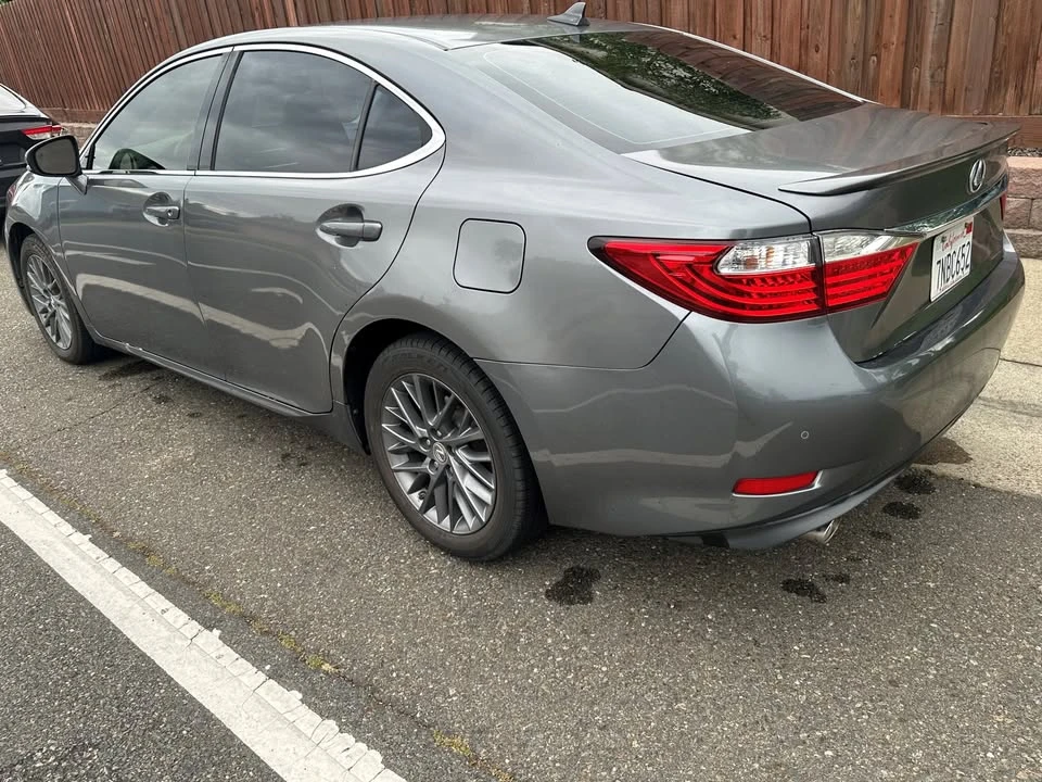 2014 Lexus ES 6th Gen - Image 5 of 9